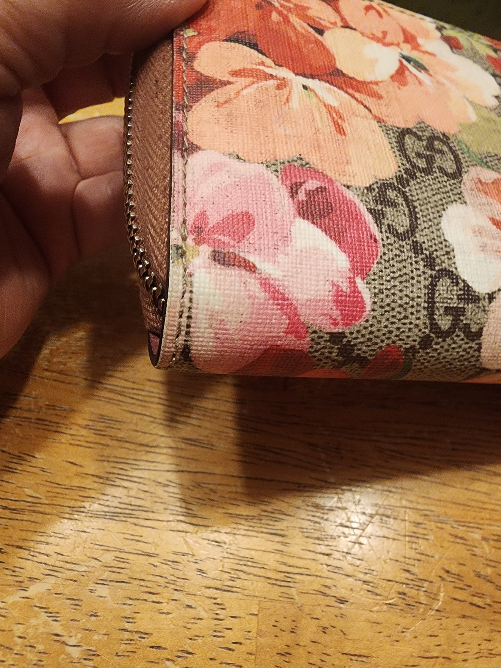 Gucci GG Supreme Blooms zip-around wristlet wallet featuring the signature mono - Picture 3 of 16